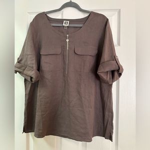 Anne Klein 1X brown linen short sleeve top, roll tab sleeve and zipper detail